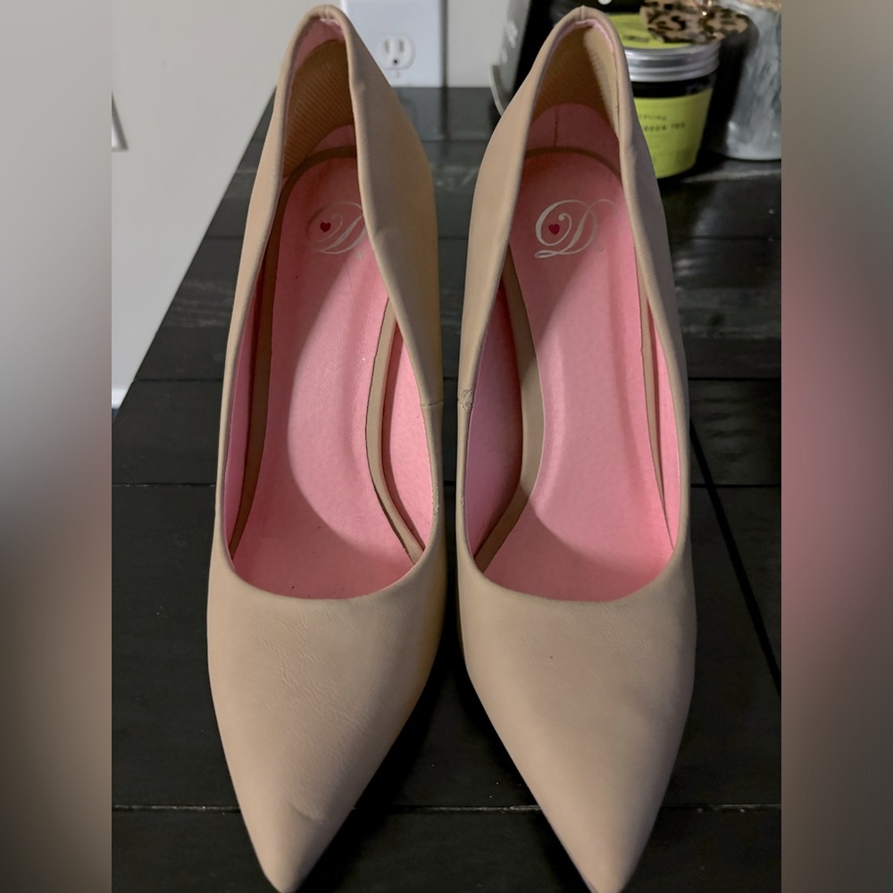 Tan Pumps Heels Size 7.5